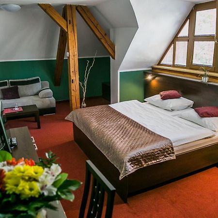 Hotel Best オストラヴァ エクステリア 写真
