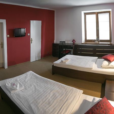 Hotel Best オストラヴァ エクステリア 写真