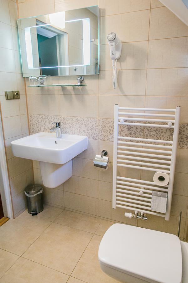 Hotel Best オストラヴァ エクステリア 写真