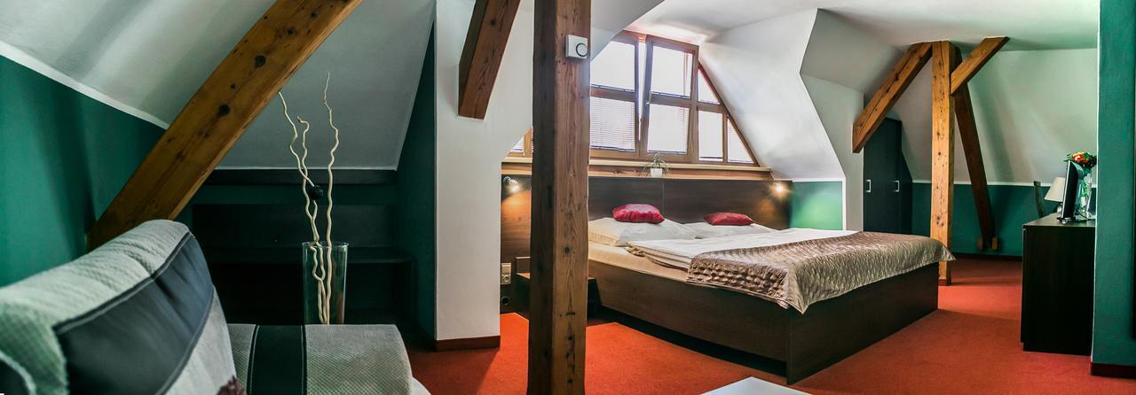 Hotel Best オストラヴァ エクステリア 写真