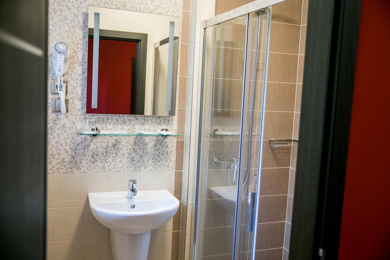 Hotel Best オストラヴァ エクステリア 写真